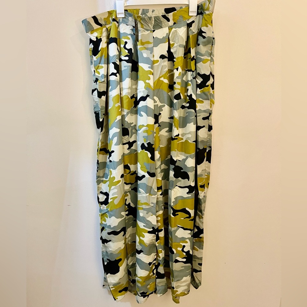 BN Camo Print Wide Leg Pants Size 23/24 & 26/28 - Picture 10 of 14